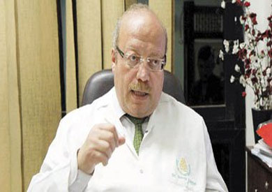 د. جمال عصمت عضو اللجنة القومية لمكافحة الفيروسات الكبدية